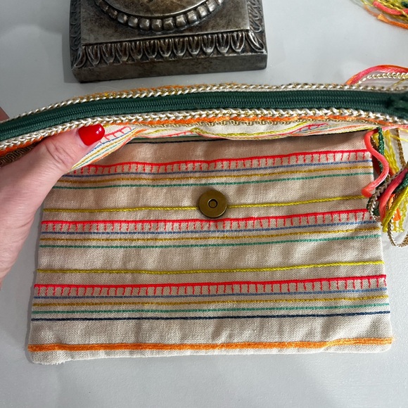 Starmela Embroidered Floral Clutch - Picture 5 of 7